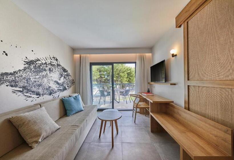 سوییت جونیور با چشم‌انداز دریا, Sofia Alcudia Beach