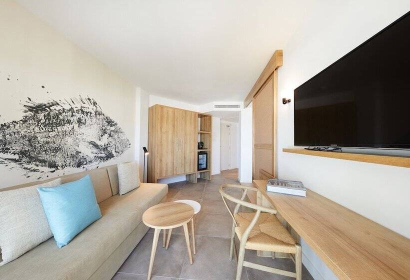 سوئیت جونیور با تراس, Sofia Alcudia Beach