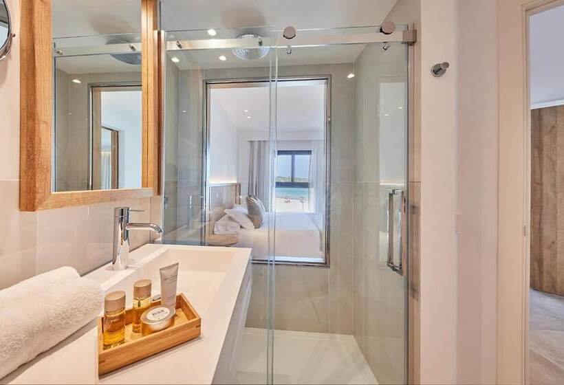 سوییت جونیور با چشم‌انداز دریا, Sofia Alcudia Beach