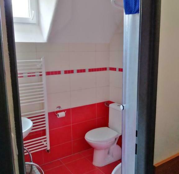 חדר לארבעה סטנדרטי עם מרפסת, Penzion Iris Krkonoše