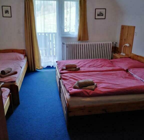 חדר לארבעה סטנדרטי עם מרפסת, Penzion Iris Krkonoše