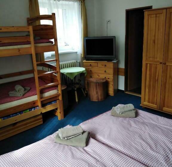 חדר סטנדרט לארבעה, Penzion Iris Krkonoše