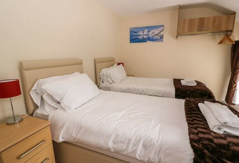 标准间, Old Tredegar Arms