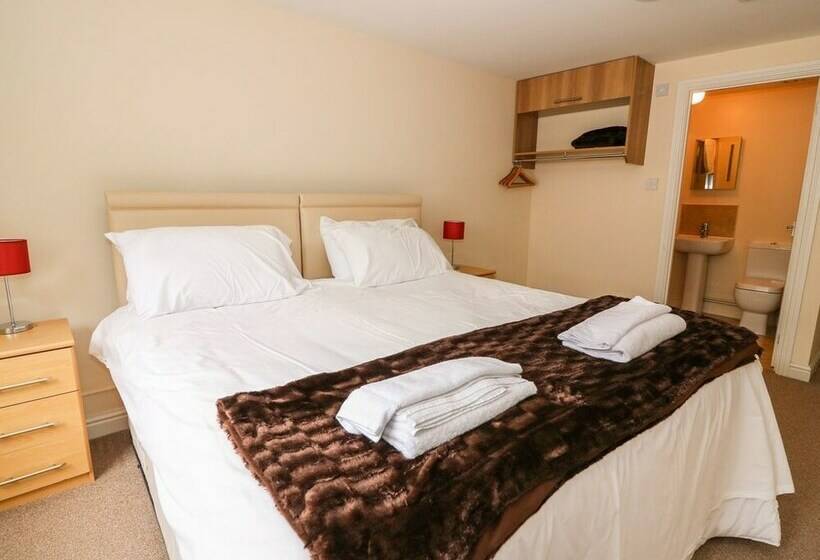 标准间, Old Tredegar Arms