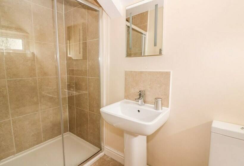 标准间, Old Tredegar Arms