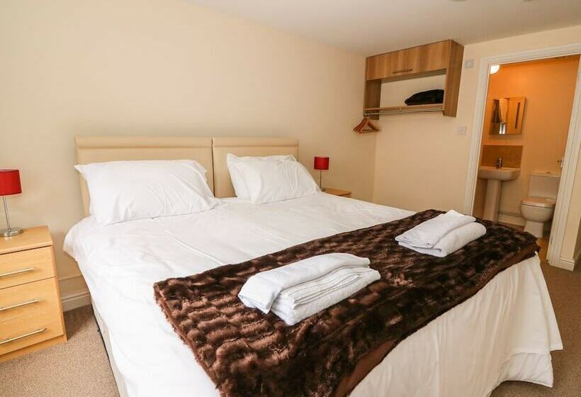 标准间, Old Tredegar Arms