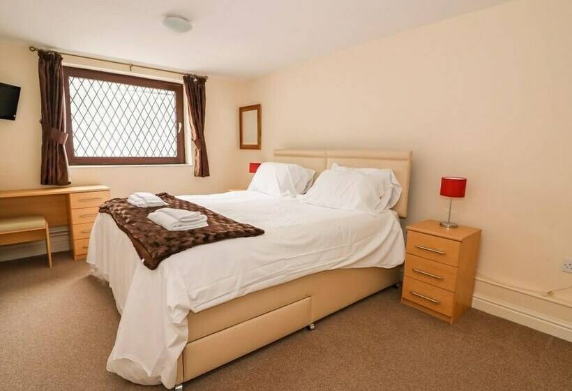 标准间, Old Tredegar Arms