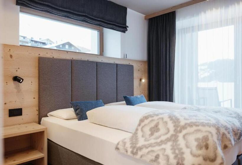 Номер Стандарт с Балконом, Berghotel Sanví