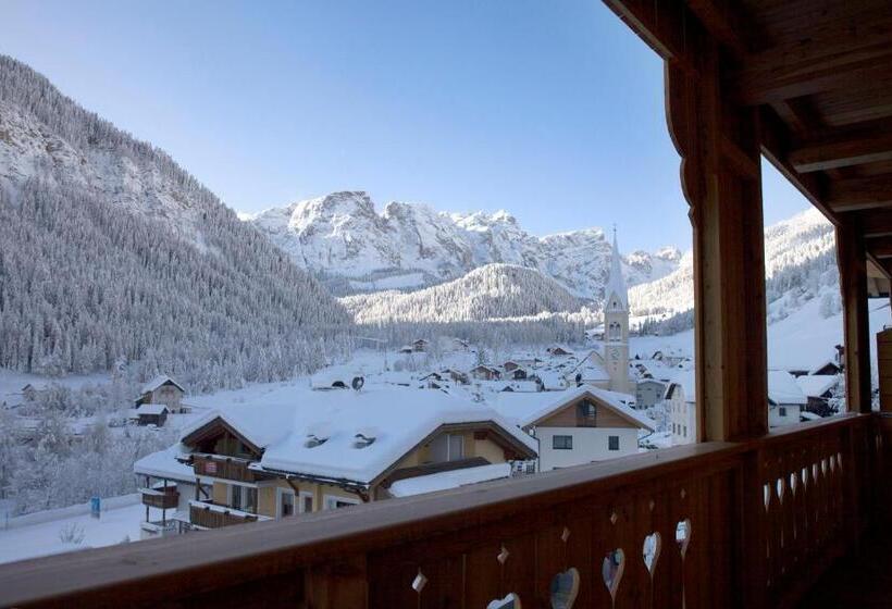 חדר סופריור עם מרפסת, Berghotel Sanví