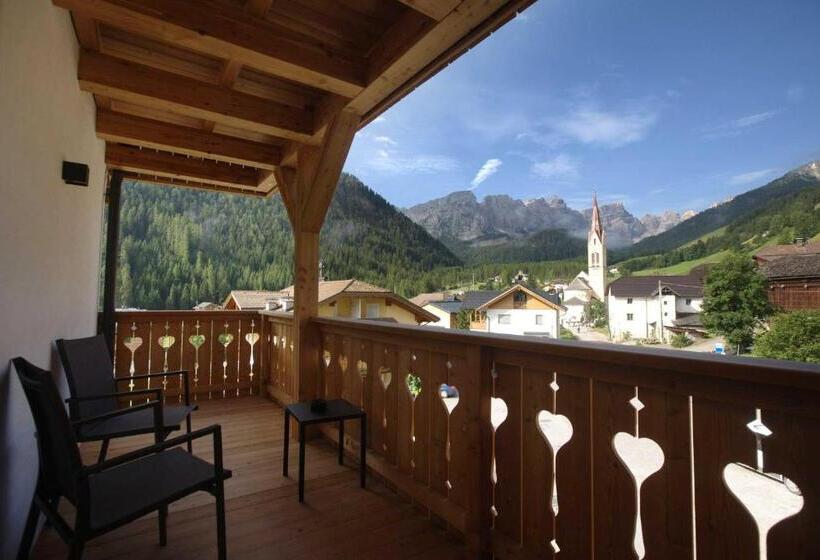 חדר סופריור עם מרפסת, Berghotel Sanví