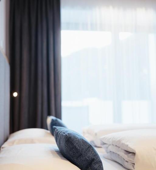 חדר סופריור עם נוף להרים, Berghotel Sanví