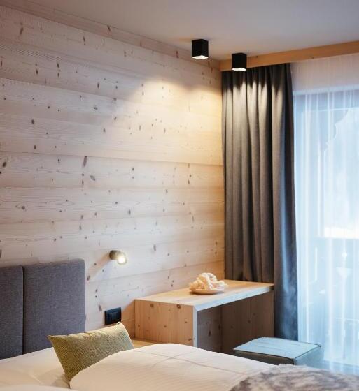 חדר סופריור עם מרפסת, Berghotel Sanví