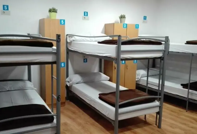 ルームシェアのワンベッド, Albergue Boente
