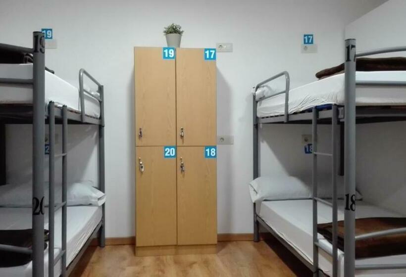 ルームシェアのワンベッド, Albergue Boente