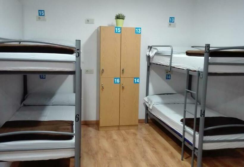 ルームシェアのワンベッド, Albergue Boente