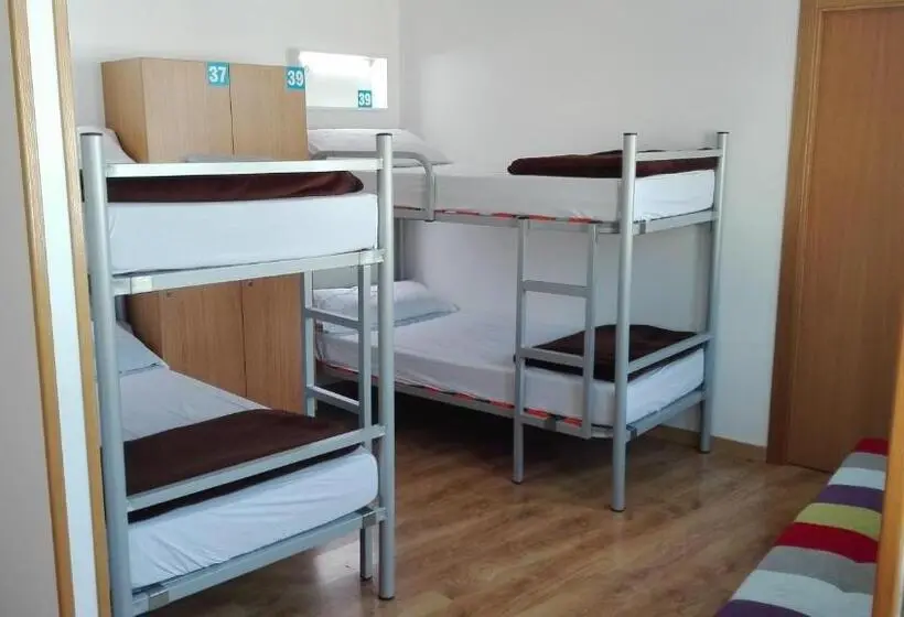 スタンダード4人部屋, Albergue Boente