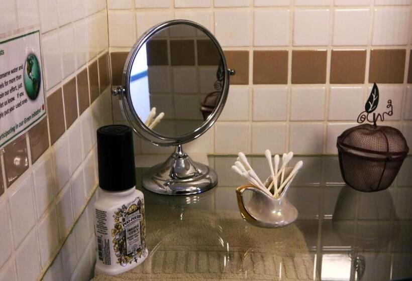 Семейное Бунгало, Apple Bin Inn