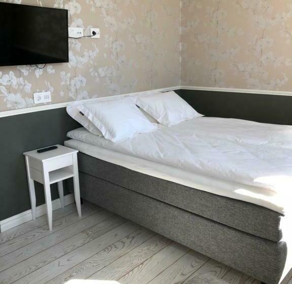 غرفة عائلية, Norrfly Herrgård