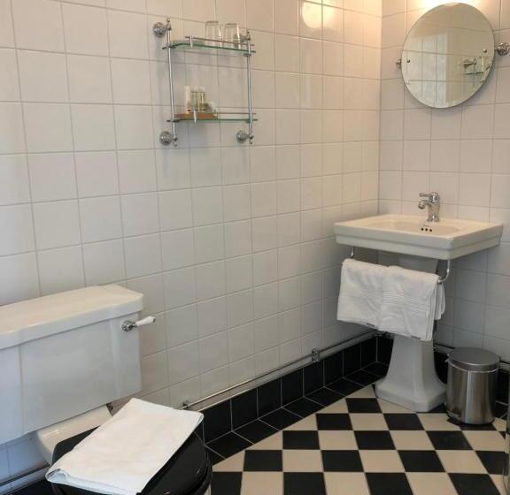 غرفة عائلية, Norrfly Herrgård