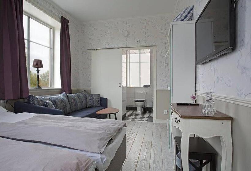 غرفة عائلية, Norrfly Herrgård