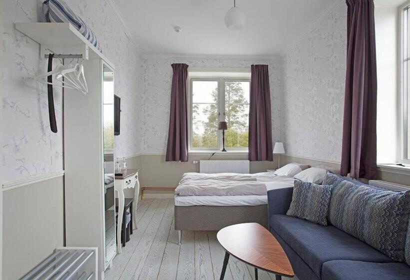 غرفة عائلية, Norrfly Herrgård