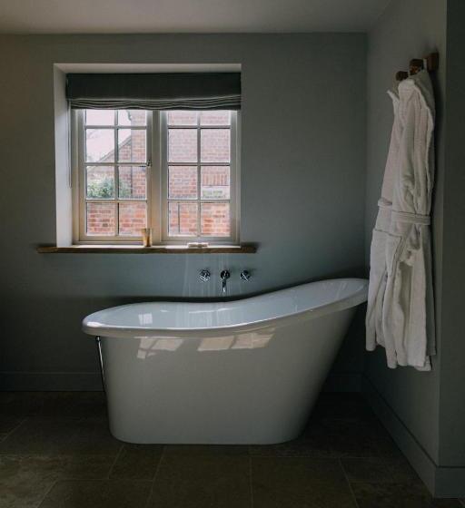 豪华房间, The Pointer