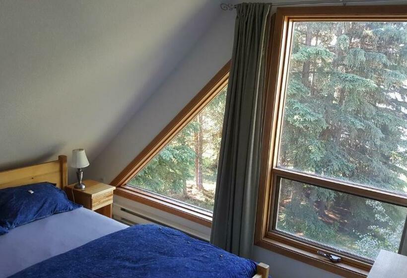 Suite with lake view, Wettstone Guest Ranch