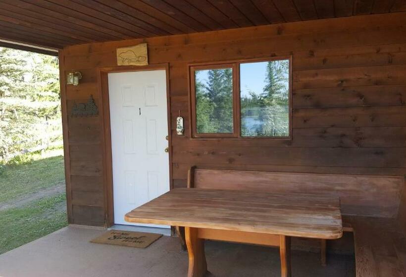 Suite with lake view, Wettstone Guest Ranch