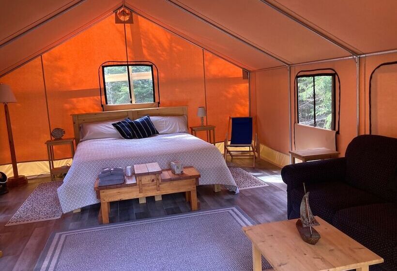 Standard Tent, Dominion Hill Country Inn