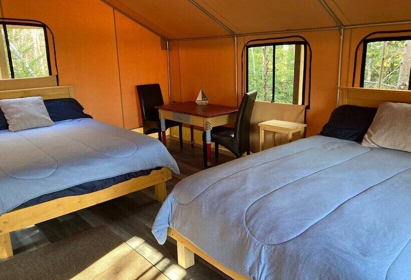 كوخ قياسي, Dominion Hill Country Inn