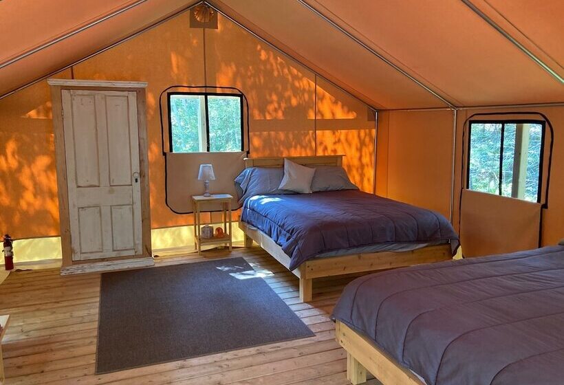 كوخ قياسي, Dominion Hill Country Inn