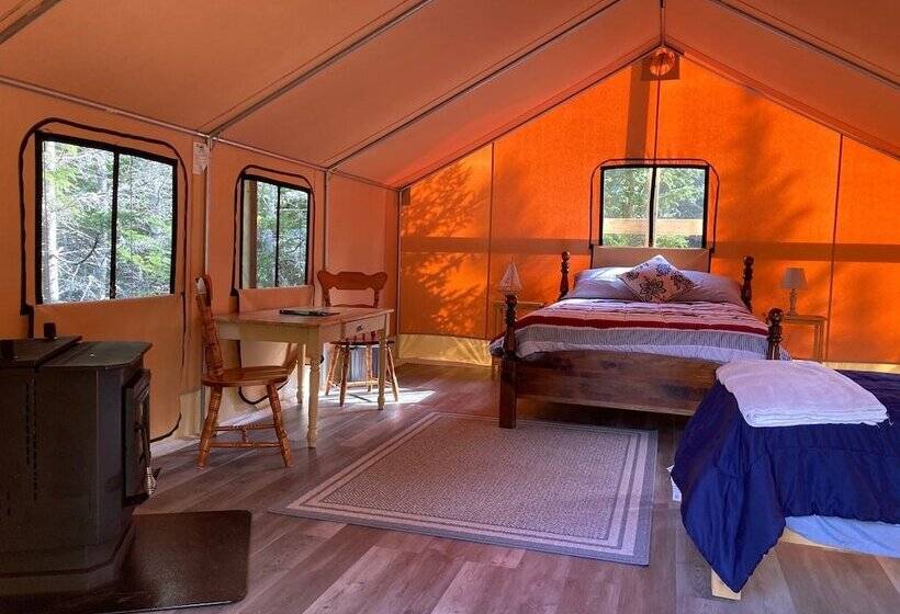 كوخ قياسي, Dominion Hill Country Inn