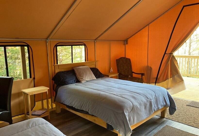 كوخ قياسي, Dominion Hill Country Inn