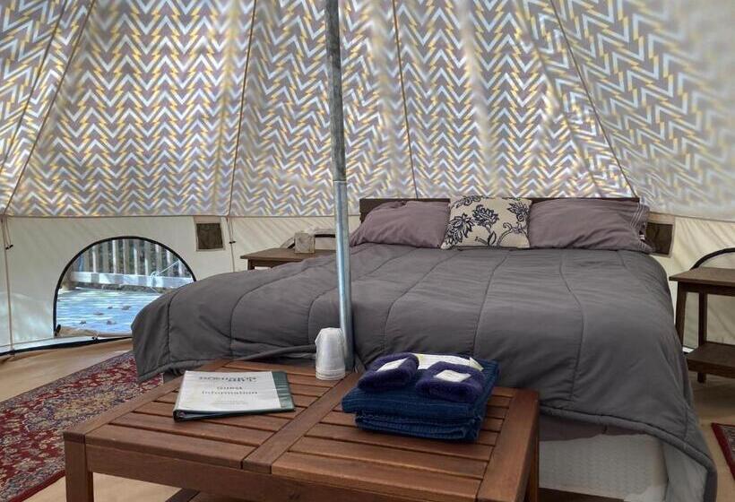 Standard Tent, Dominion Hill Country Inn