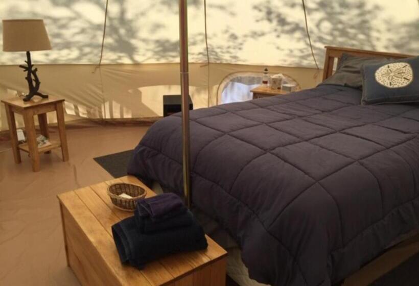 Standard Tent, Dominion Hill Country Inn