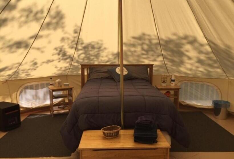 كوخ قياسي, Dominion Hill Country Inn