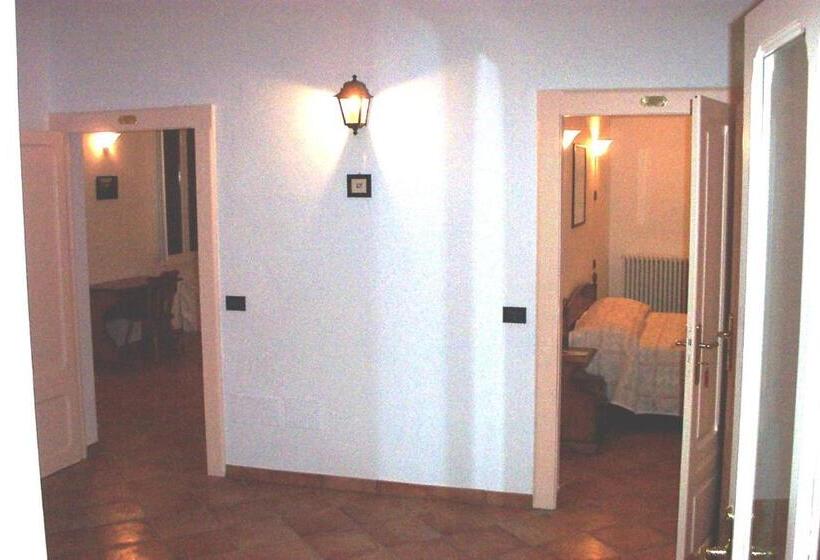 غرفة قياسية, Charlie Chaplin