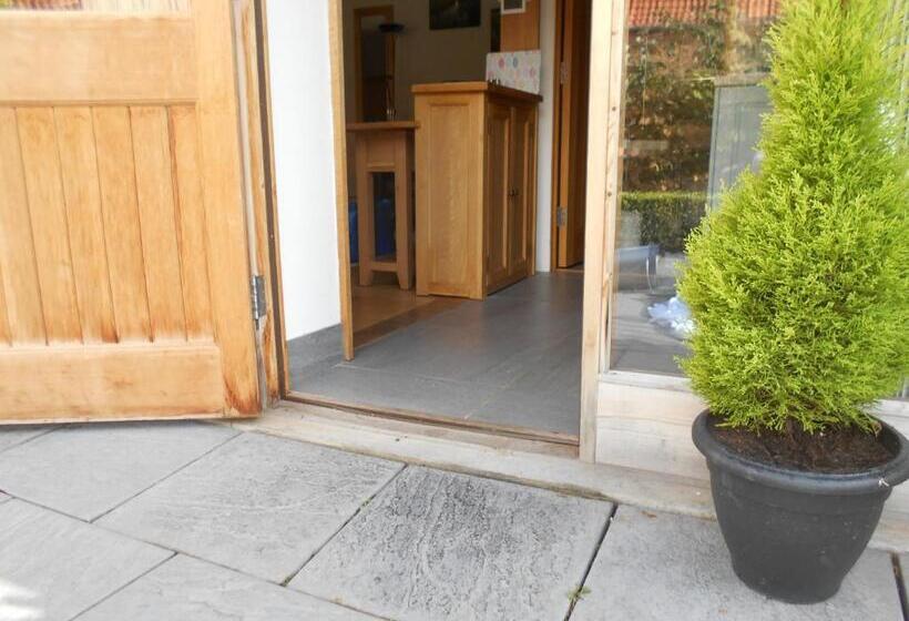 小室, Cotenham Barn