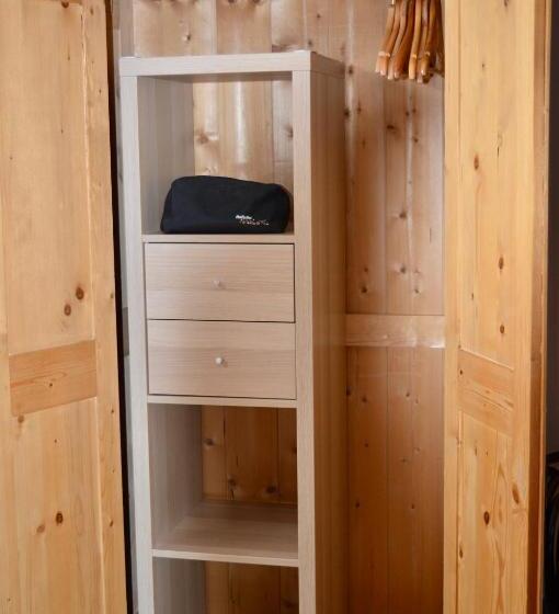 四人标准间, Cotenham Barn