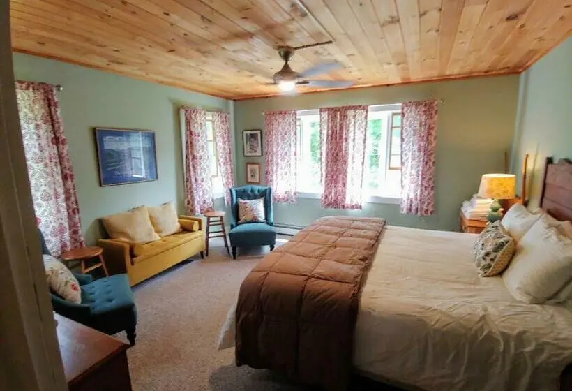 キングサイズベッドのスイートルーム, Keene Valley Lodge
