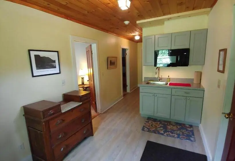 キングサイズベッドのスイートルーム, Keene Valley Lodge