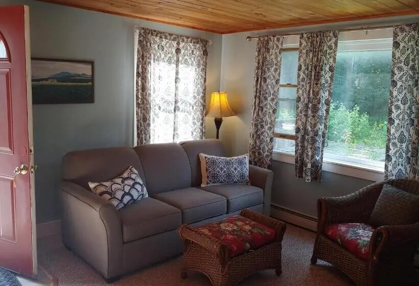 キングサイズベッドのデラックススイート, Keene Valley Lodge