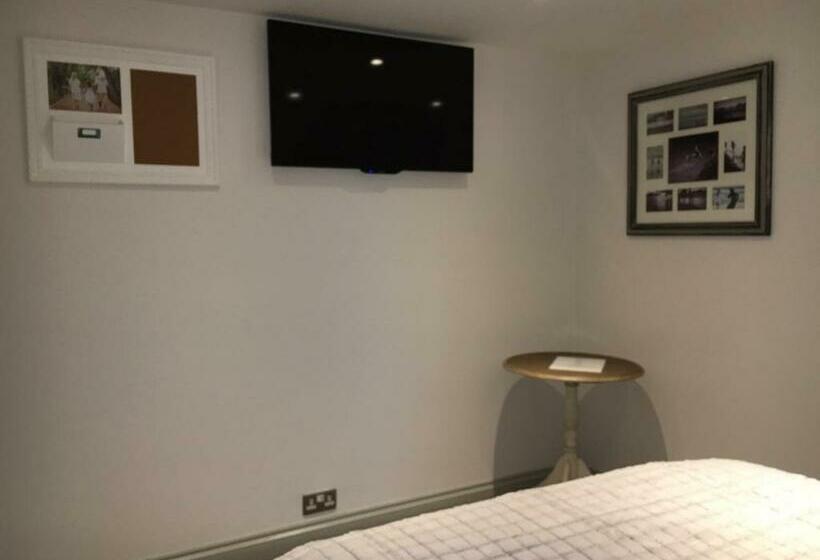 חדר סטנדרט, The Green Man Stanford