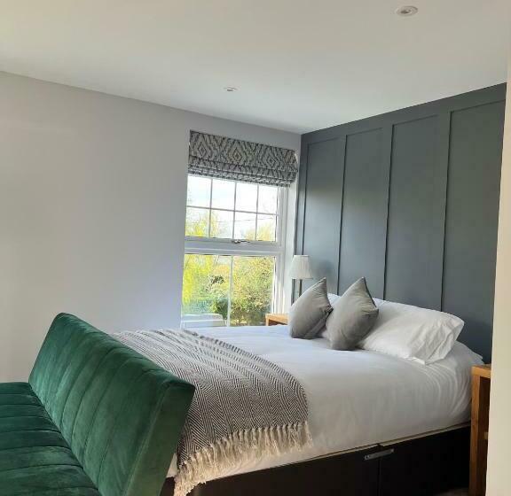 Номер Deluxe Кровать Кинг, The Three Pickerels