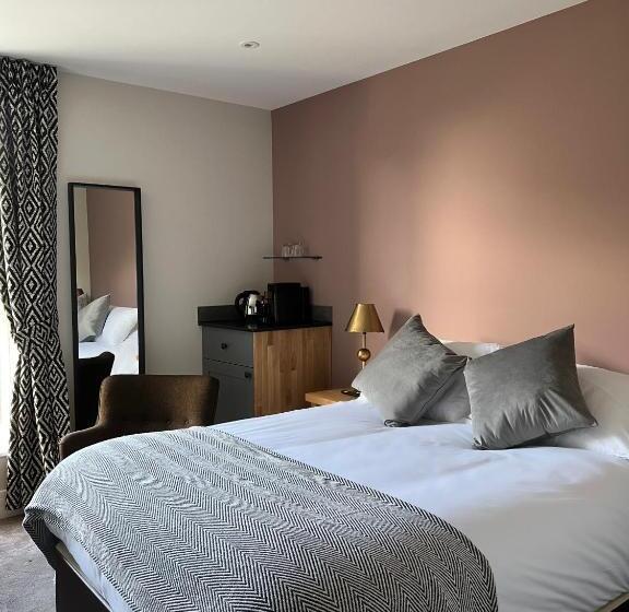 Номер Deluxe, The Three Pickerels