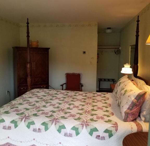 Номер Стандарт, Hawk Mountain Bed & Breakfast