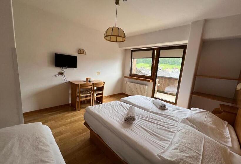 חדר סטנדרט לשלושה עם מרפסת, D La Varda Di Topran D Agata Paolo &c Sas