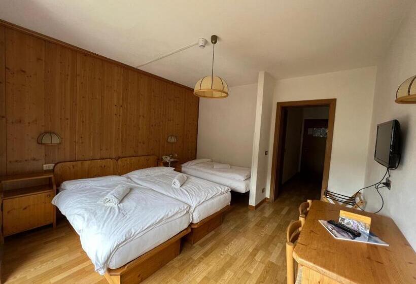 带阳台的三人标准间, D La Varda Di Topran D Agata Paolo &c Sas