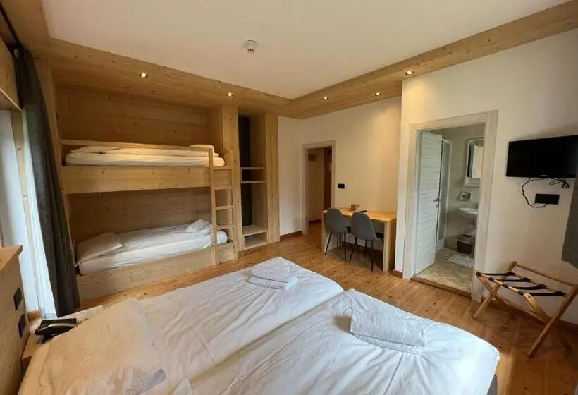 Standard Quadruple Room with Balcony