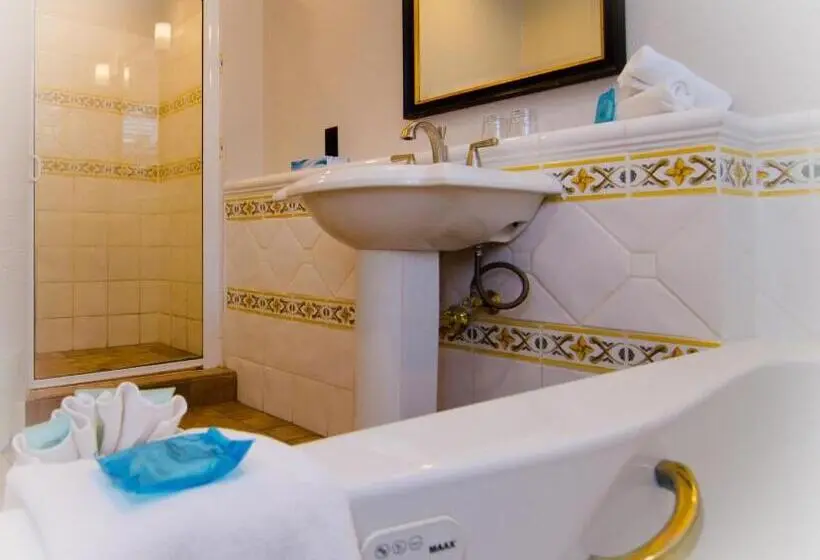 キングサイドベッドのスタンダードワンルーム, Galiano Oceanfront Inn & Spa